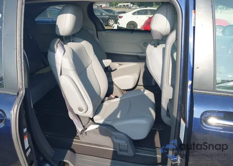 2021 Toyota Sienna Xle z USA, uszkodzony, nr VIN 5TDYSKFC2MS027617